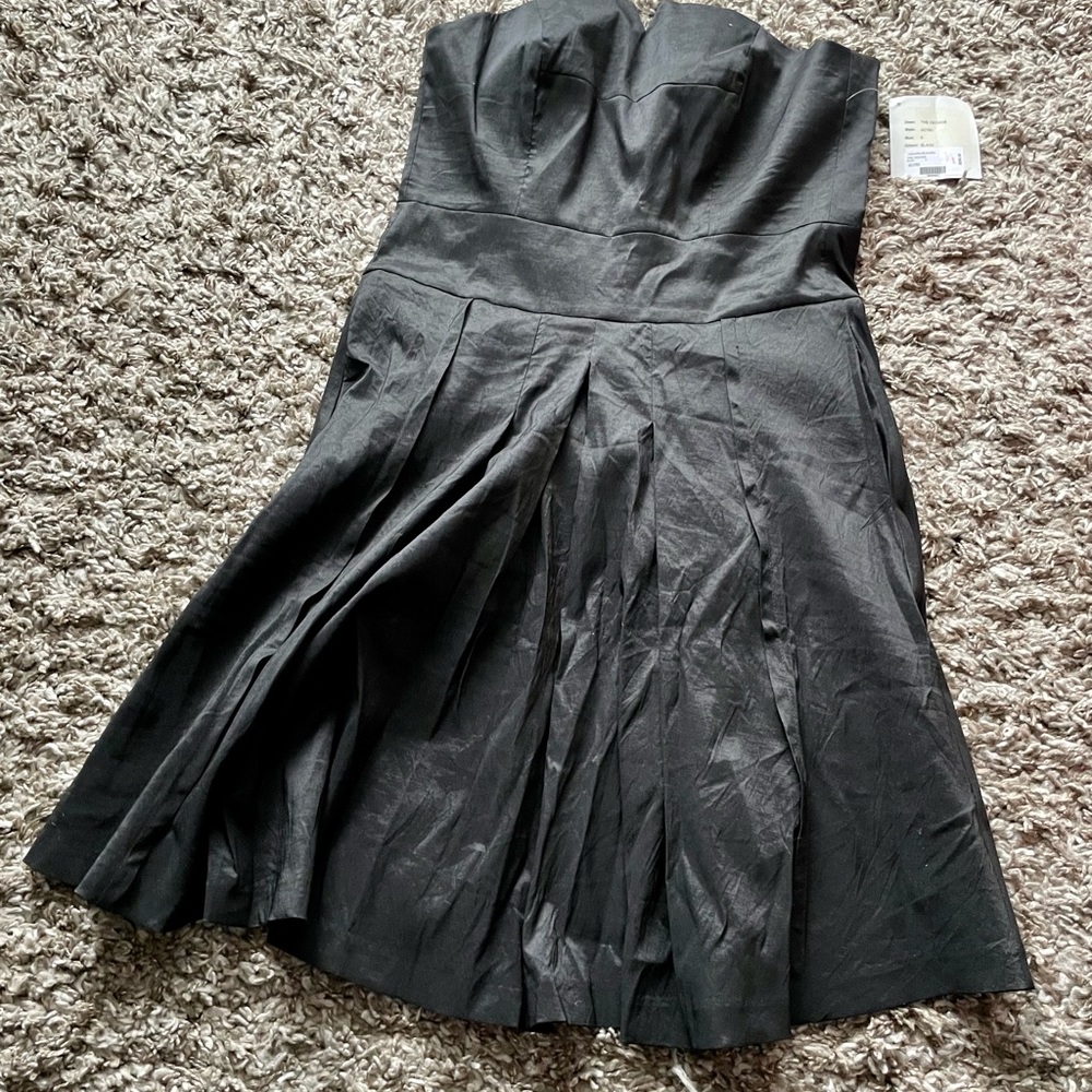 Thé decade- Size 8- like new-